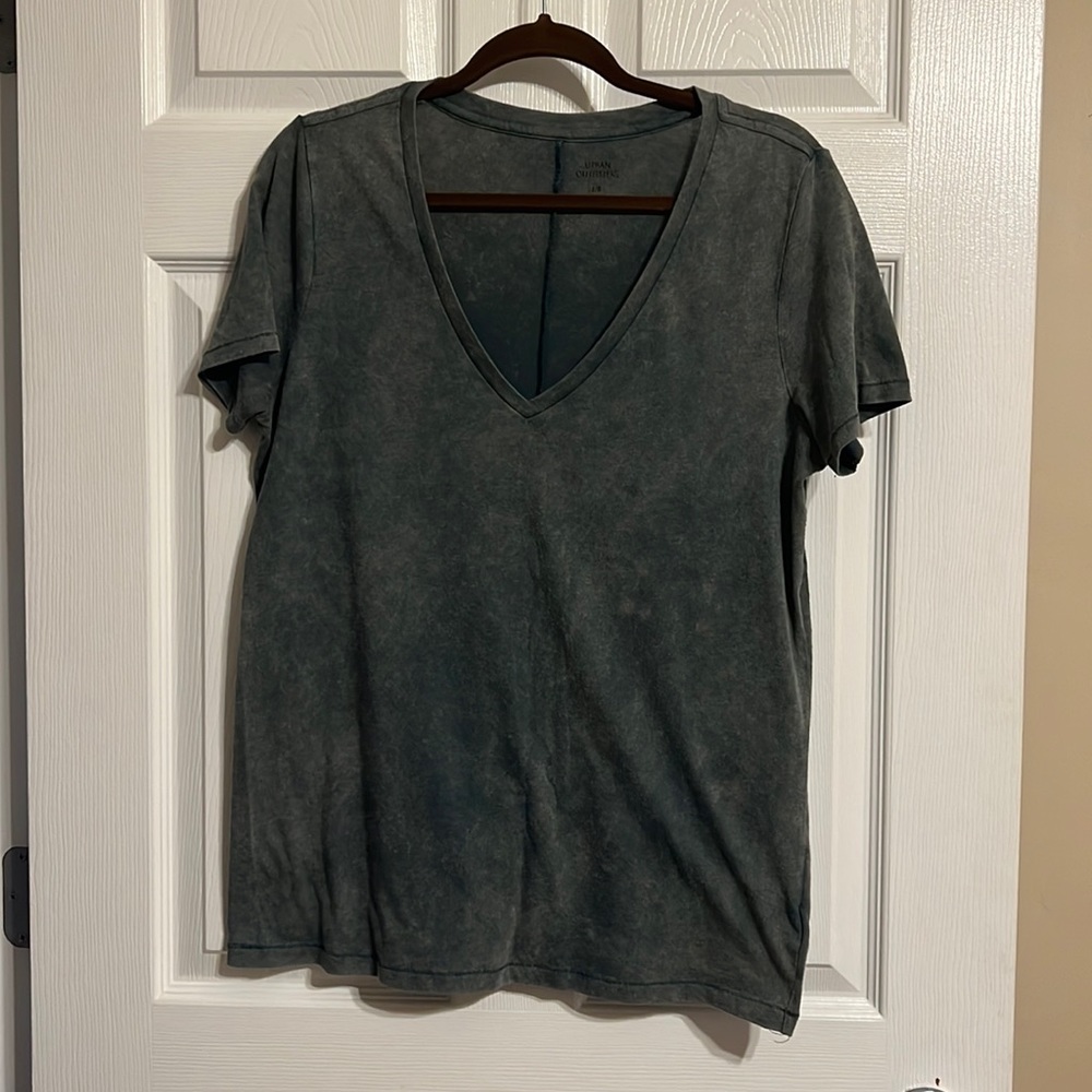 Urban Outfitters V-Neck T-shirt Size L